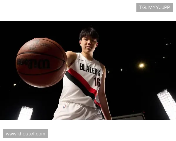 杨瀚森陷开拓者内线竞争漩涡：合同保障难掩未来不确定性